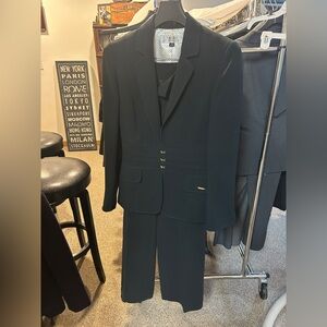 Navy blue size 4 Tahari pantsuit